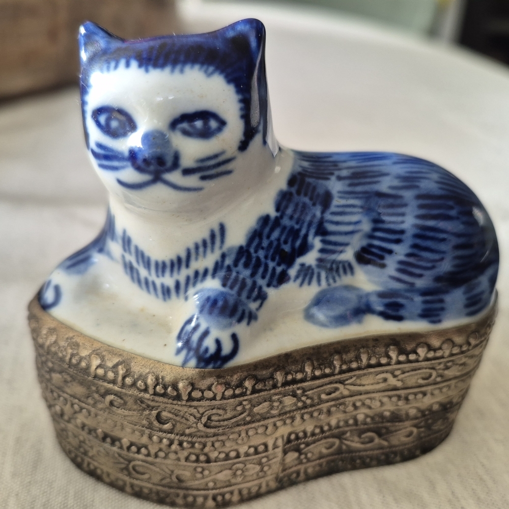 Blue and White Ceramic Cat  Shard Trinket Jewellery Box With Ornate Silver Botto